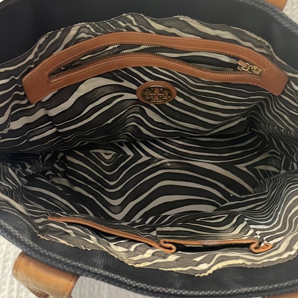 Well loved Tory Burch tote bag - Picture 3 of 4